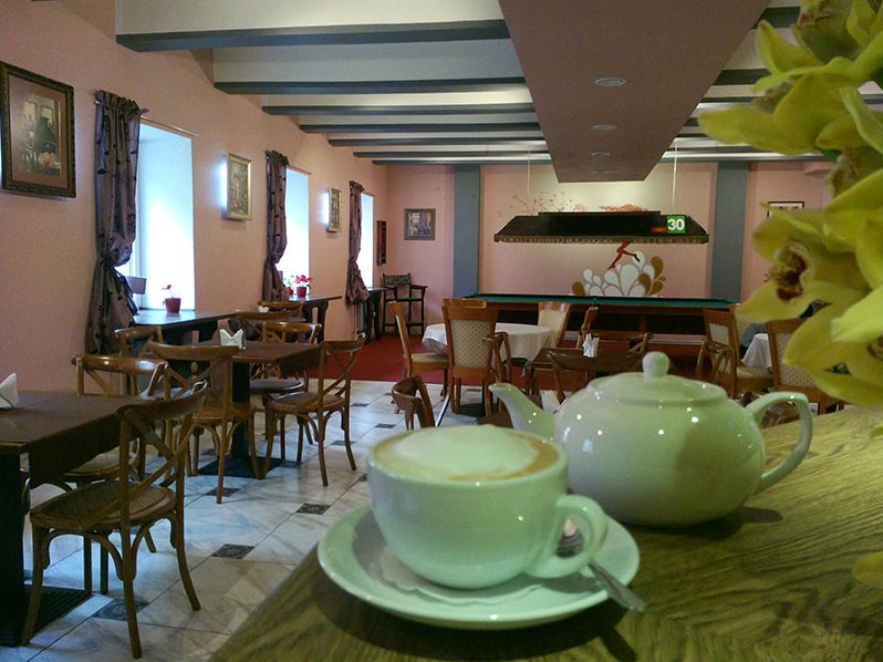 Teapot and cup in the lounge